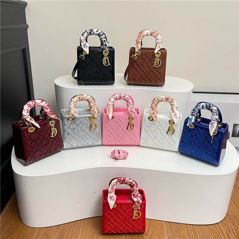 Highly stylish and unique diamond-patterned handbag 2026, new women's casual chic fashion trendy light luxury crossbody bag