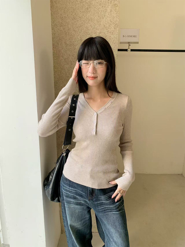 誉一新款2025秋季纽扣V领坑条针织衫女修身显瘦长袖上衣女c3756|undefined