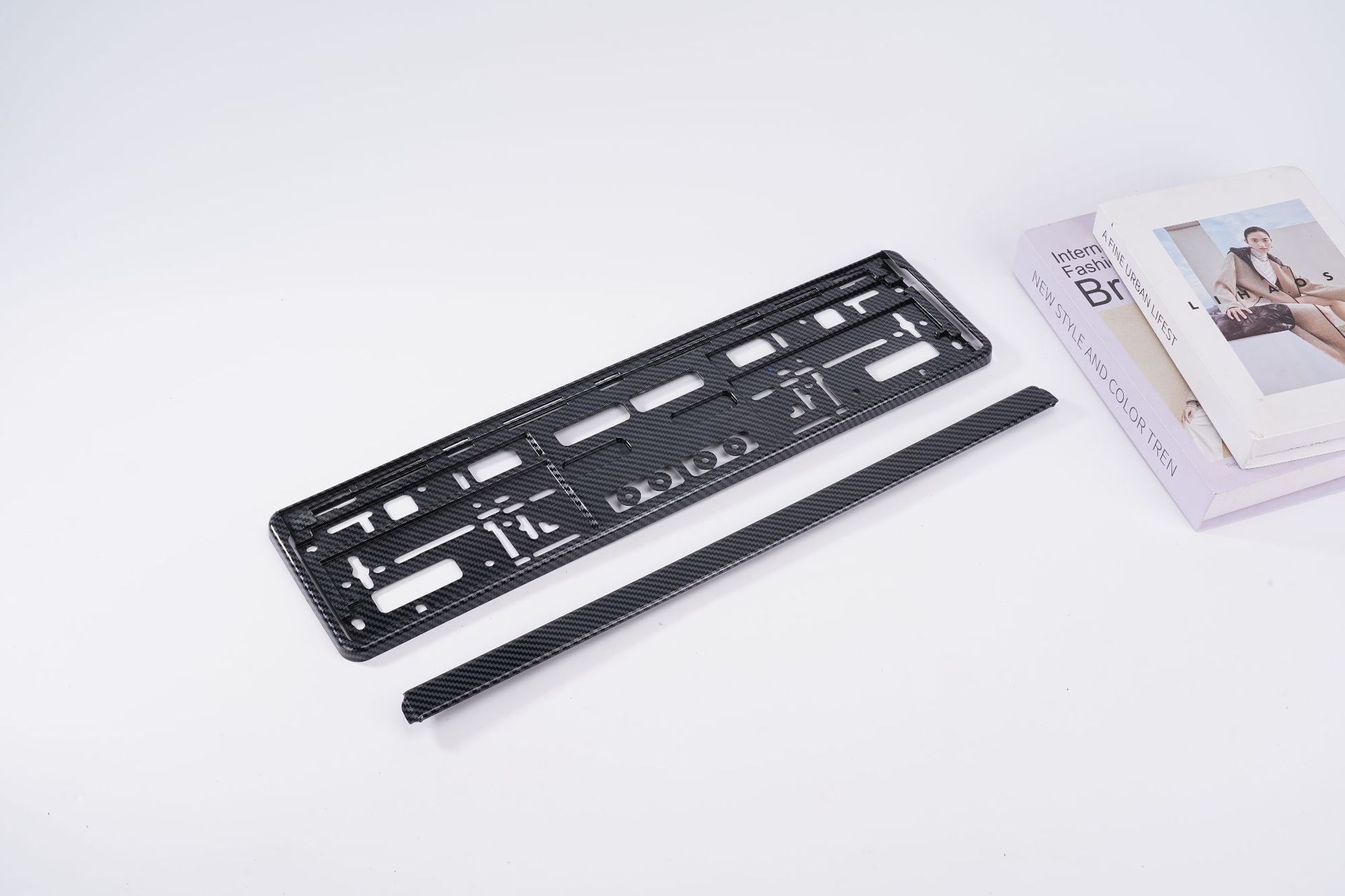 Factory-made European standard carbon fiber pattern ABS license plate holder, EU universal car license plate frame, cross-border best-selling license plate holder