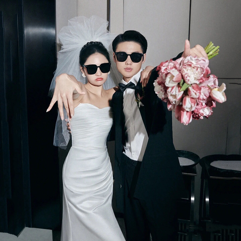 Korean style tube top light wedding dress satin fishtail sexy niche license small white dress studio Travel shot door yarn Small Man