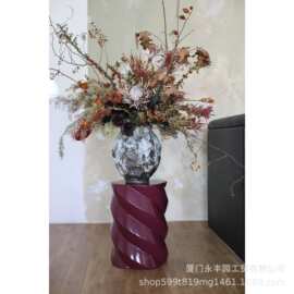 嘻物所复古扭扭边几螺旋造型角几勃艮第红设计客厅艺术民宿包豪斯