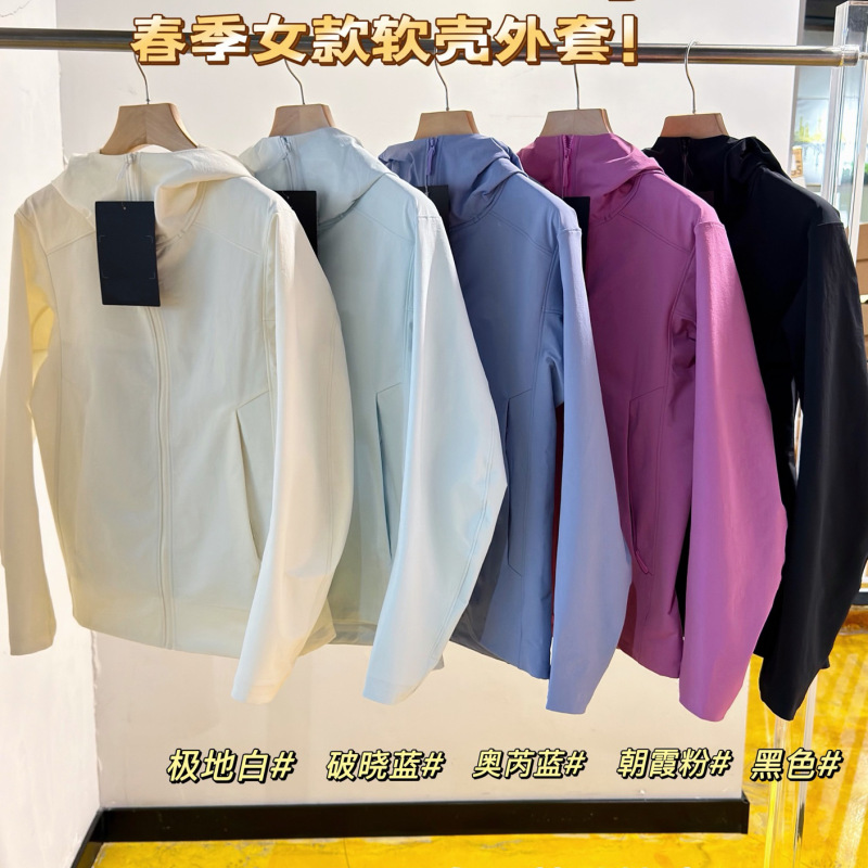 Spring Outdoor Functional Daily Commuting Versatile Embroidered Windproof Breathable Hooded Soft Shell Jacket Ss03168