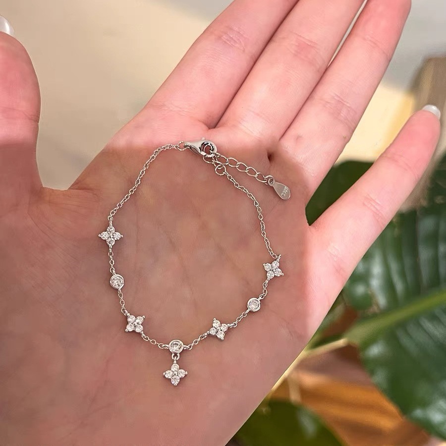 Four-leaf clover zircon bracelet for women's summer girlfriends niche light luxury exquisite 2024 new bracelet Tanabata birthday gift