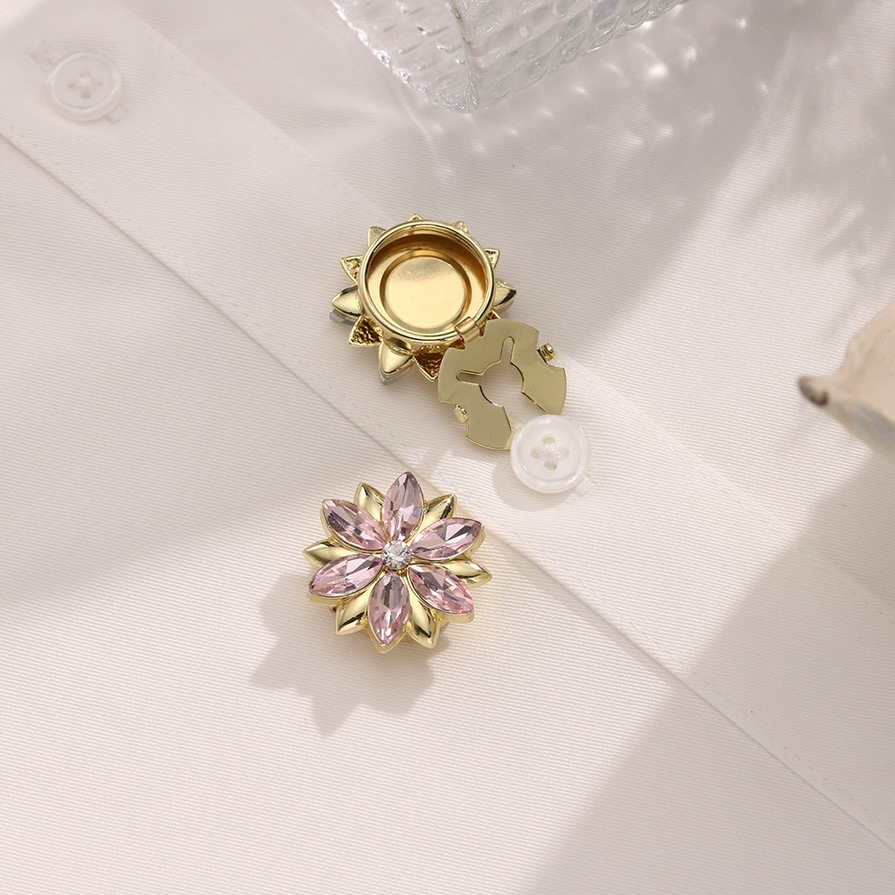 Украшение для рубашки (button cover), стразы и жемчуг, акцент 14k, клипса, 9 дизайнов