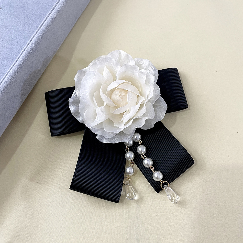 Elegante Kamelien Brosche Mit Perlenquaste Und Großer Schleife_voghion.com