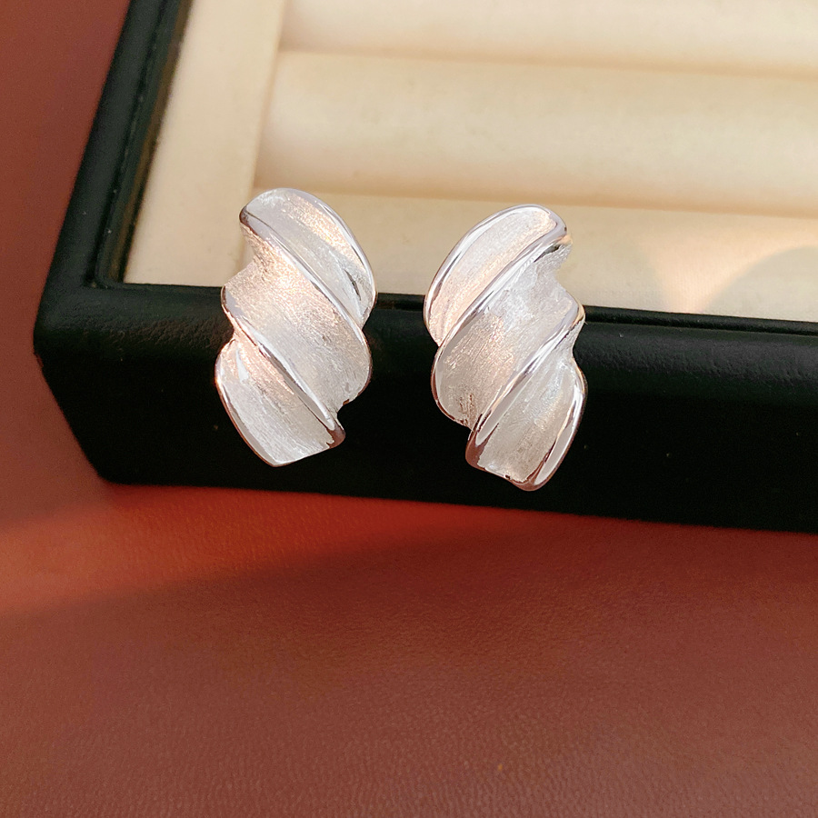 18k oro real galvanizado aguja de plata dibujada geometría pernos de orejas de estilo nicho simple pendientes de lujo ligero de alta sensación de orejas para mujeres image 8
