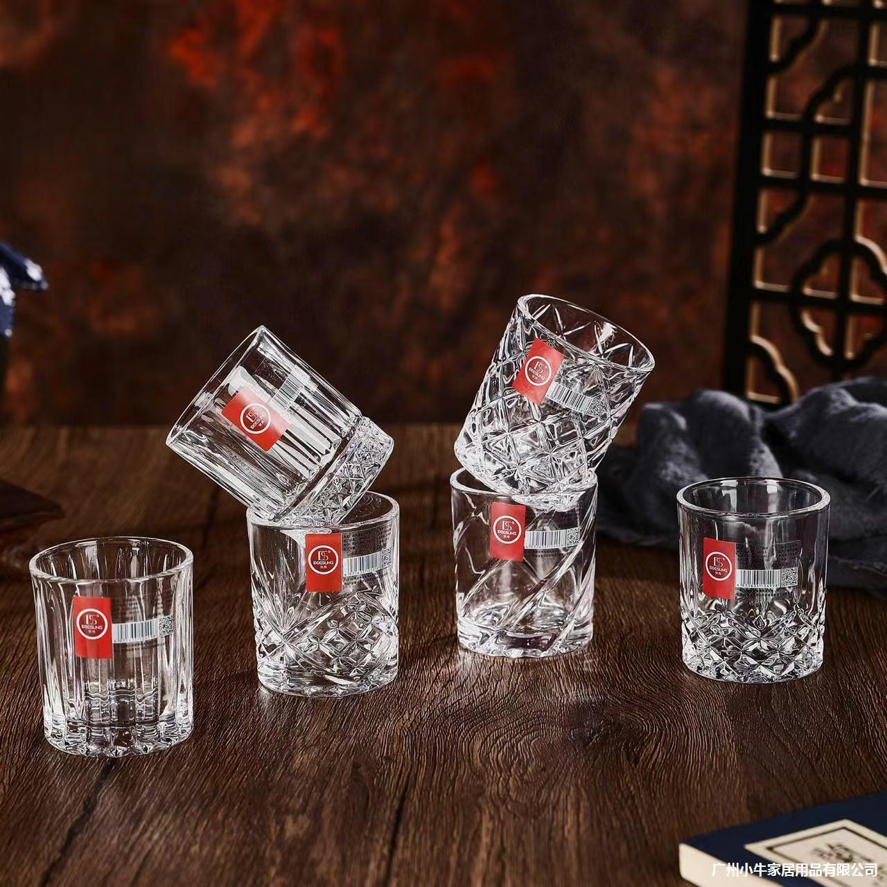 Vaso de vino grabado con patrón de diamante Vaso de vidrio Vaso de vino Vaso de sake Vaso de vino blanco Vaso de un bocado Vaso de vino pequeño 70ml al por mayor