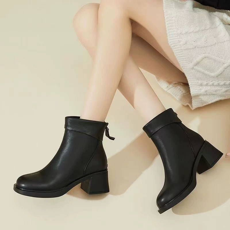 Толстые каблуки Мартина сапоги плюс бархат теплая мама хлопчатобумажные туфли удобные короткие сапоги женские туфли 2024 новые модные кожаные сапоги