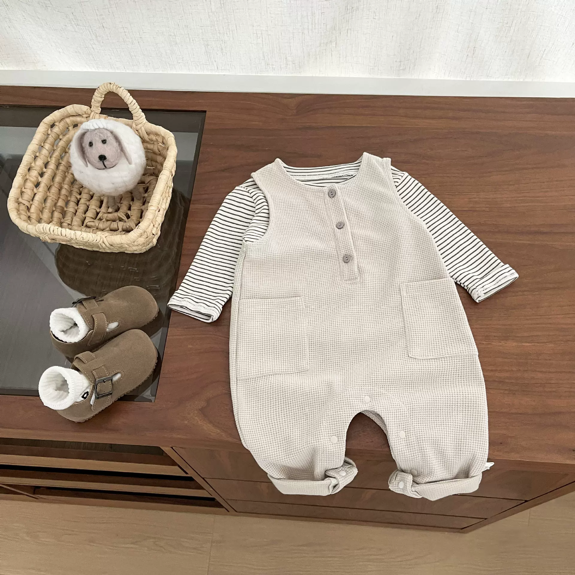婴儿连体衣背带裤套装秋季韩版洋气男女宝宝分体外出服两件套春款