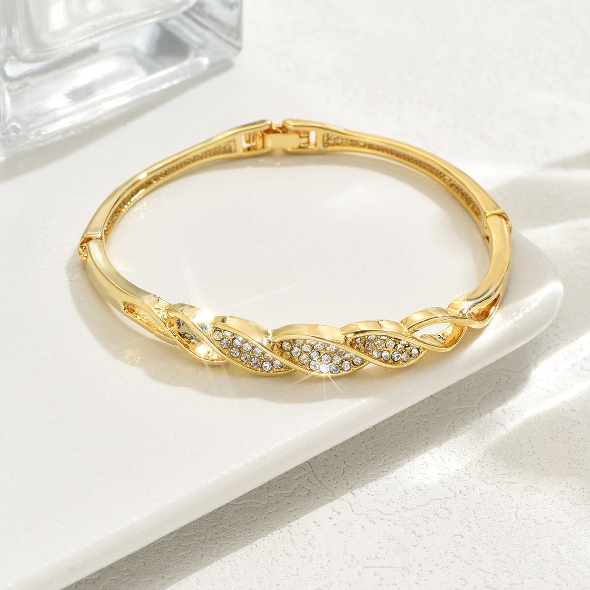 Accesorios transfronterizos de diamantes de moda simple pulsera de aleación ligera de lujo de alto nivel sensación fría nueva joyería al por mayor