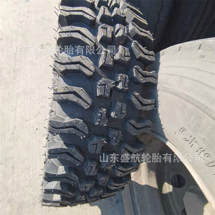 非公路型越野花纹全钢丝异形轮胎33*10.00R15 35*10.00R15沙滩车