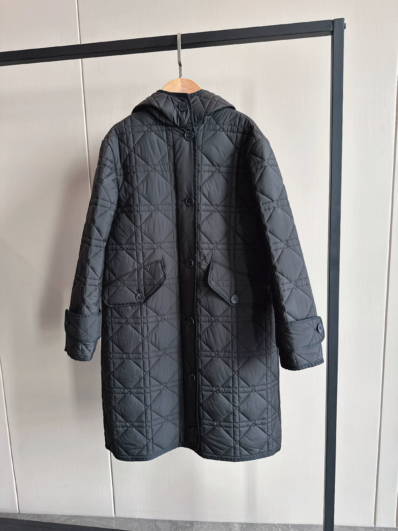 Black down jacket with diamond pattern, hoody with hood, 2023 collection