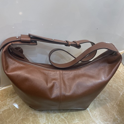 Bolsos de albóndigas de piel blanda de gran capacidad nuevos bolsos de ocio simples para mujeres, 100 bolsos de hombro para viajeros, bolsos de axila