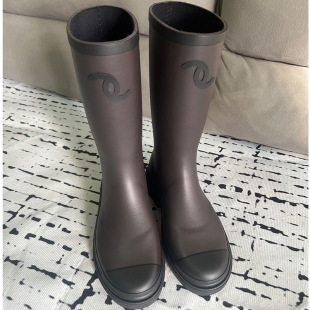 Dark Brown Waterproof Round-Toe Sleeves for Women, Color-Blocked Seamless Small Fragrant Rubber Rain Boots, Middle-Aged High-Top No-Knee Boots