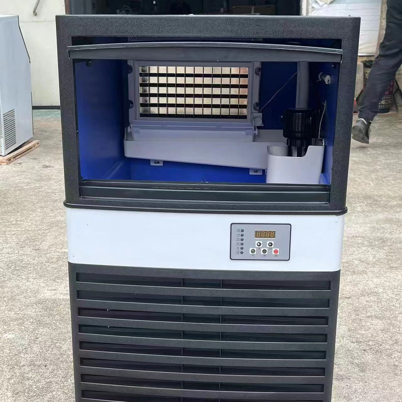 Máquina de hielo Fufeng, tienda de té de leche automática comercial, máquina de hielo pequeña, máquina de hielo cuadrada de gran capacidad, máquina de hielo grande