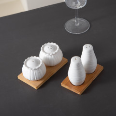 Cross-border bird pepper shaker salt shaker with bamboo chassis pure white gummy bear jar tabletop seasoning shaker