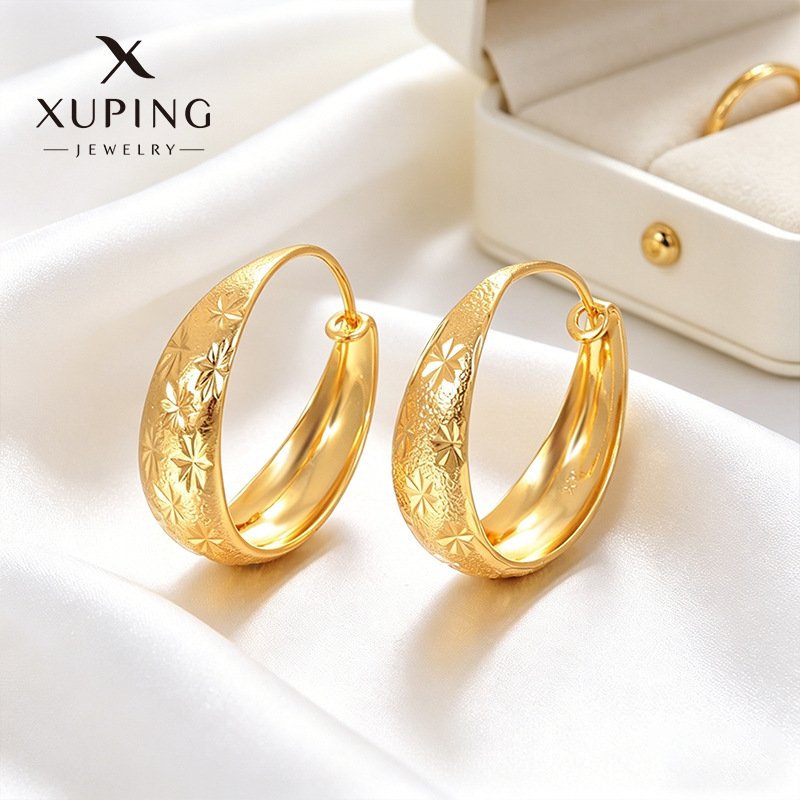 Xuping Europa y los Estados Unidos transfronterizos aretes de flores de aleación de cobre chapado 24k color círculo geométrico imitación de oro ligero lujo temperamento auriculares