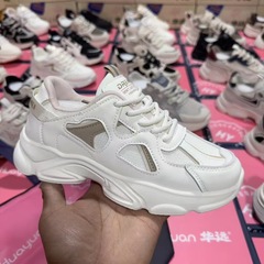 露店靴の供給源は女性のレジャー運動靴のお父さんの靴の店を開けて露店を出して対外貿易の手の安い靴の処理をします。