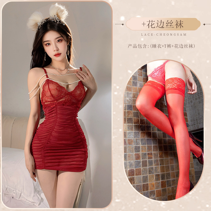 빨간 잠옷 + 레이스 스타킹
