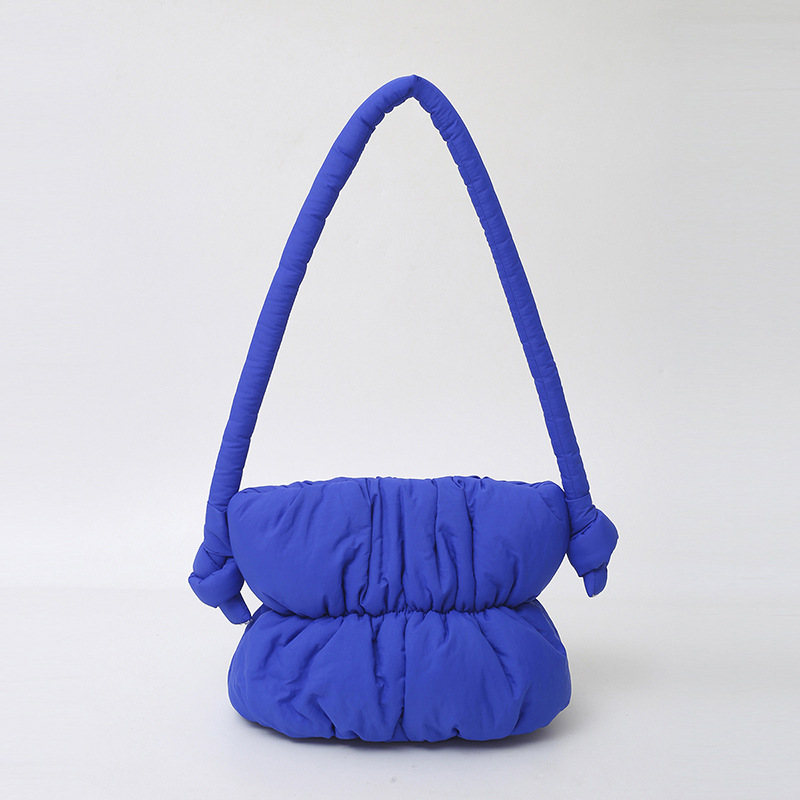 Nicho de diseño bolso de pluma, moda debajo de las axilas bolso de cubo de agua de poliestireno, bolso de algodón de nylon de mujer, bolso de hombro plegado de moda