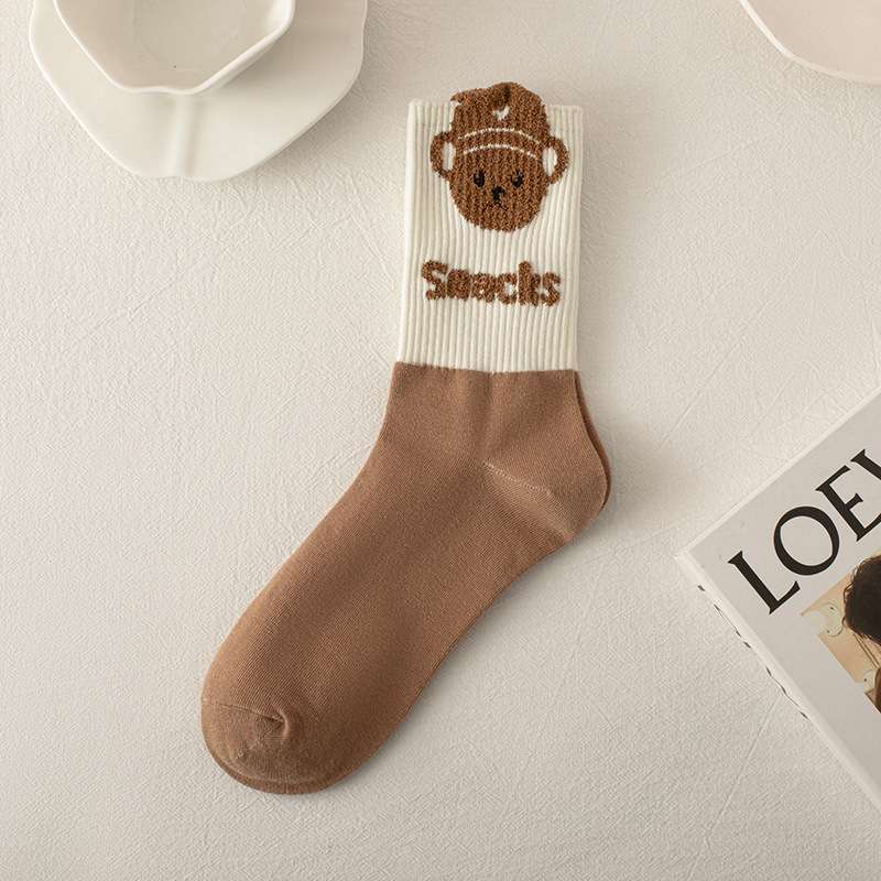 Calcetines de oso de peluche marrón para mujer primavera y verano lindos calcetines japoneses de media pantorrilla ins medias retro de felpa tridimensionales de moda