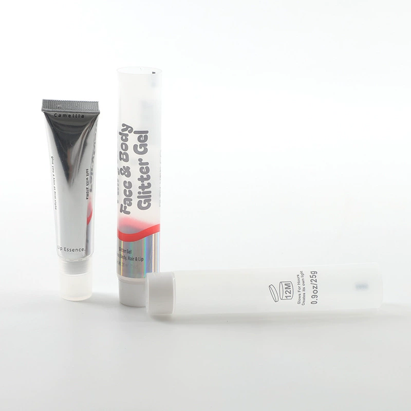 Производитель поставляет косметическую упаковку для крема для рук в тюбиках с дозатором, пластиковые тюбики для мазей и гелей с винтовой крышкой.