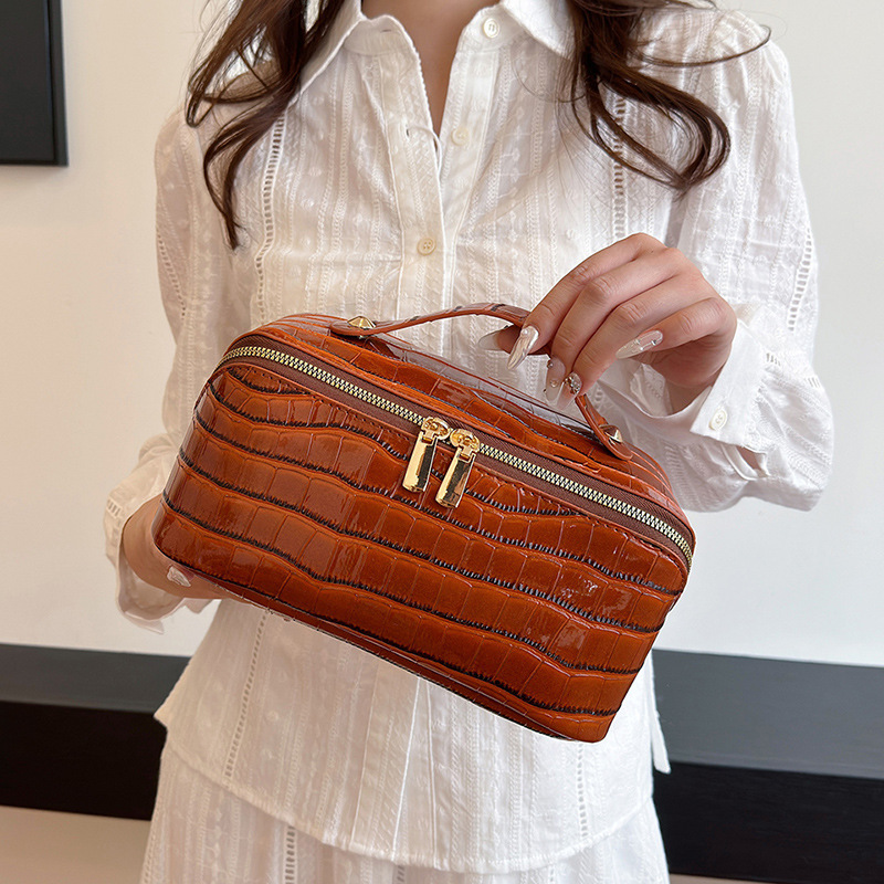 Amazon's New Crocodile Pattern Cosmetic Bag, High-End Large-Capacity Cosmetic Storage Bag, Niche Commuter Toiletry Bag Amazon's New Crocodile Pattern Cosmetic Bag, High-End Large-Capacity Cosmetic Storage Bag, Niche Commuter Toiletry Bag