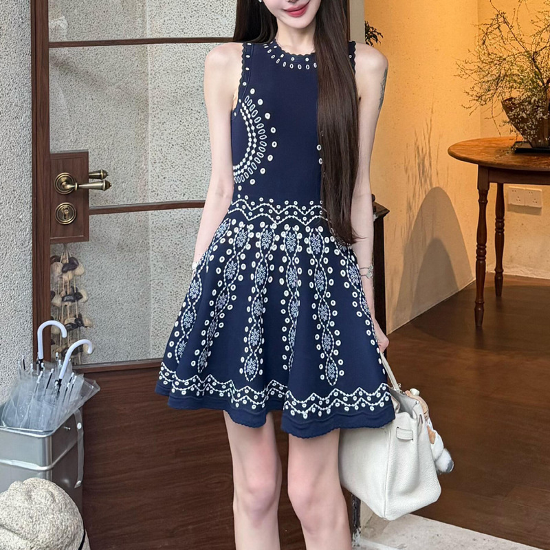S Brand 2026 Summer New Fashion Eyelet-Decorated Round-Neck Sleeveless Slim-Fit Short Knit Dress for Women S Brand 2026 Summer New Fashion Eyelet-Decorated Round-Neck Sleeveless Slim-Fit Short Knit Dress for Women