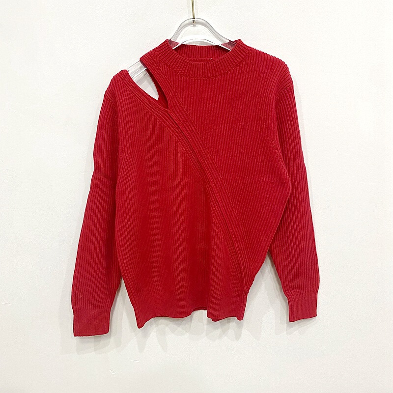 D * Q trendy new ~ New Year series bright red irregular shoulder split round neck knitted top slimming sweater