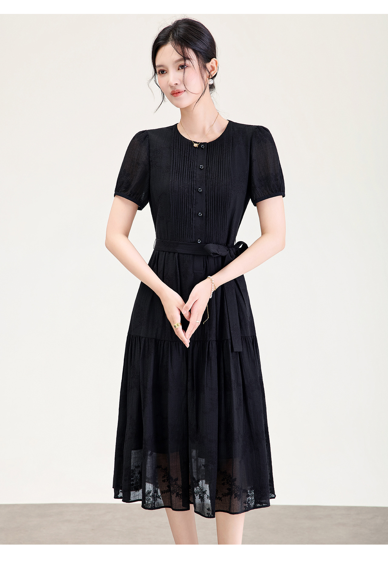 Váy maxi thêu hoa tay ngắn chất liệu tencel mềm mại — màu đen chi tiết 17