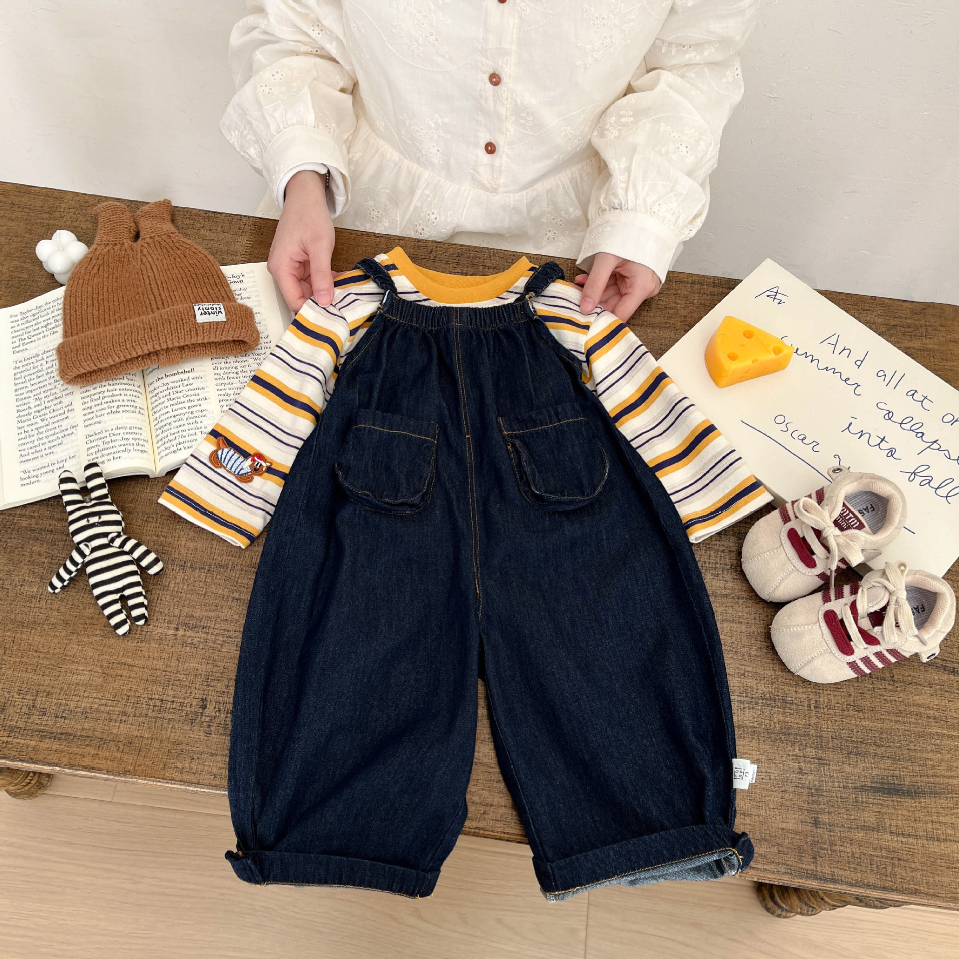 Children's fashionable spring trousers