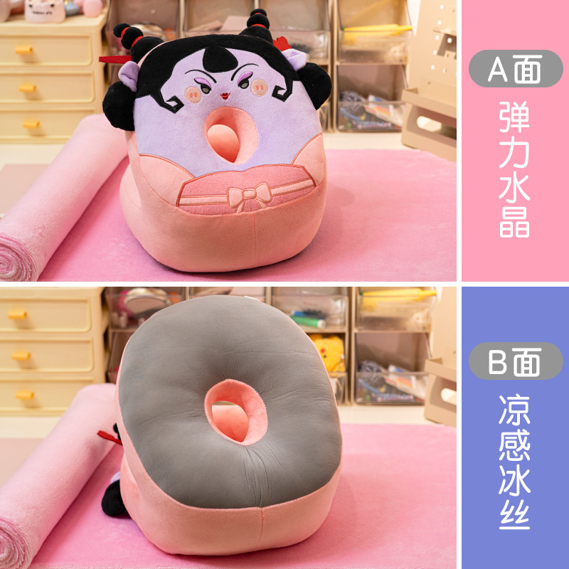 敖丙は昼寝枕をして寝ます。枕を抱いて寝ます。|undefined