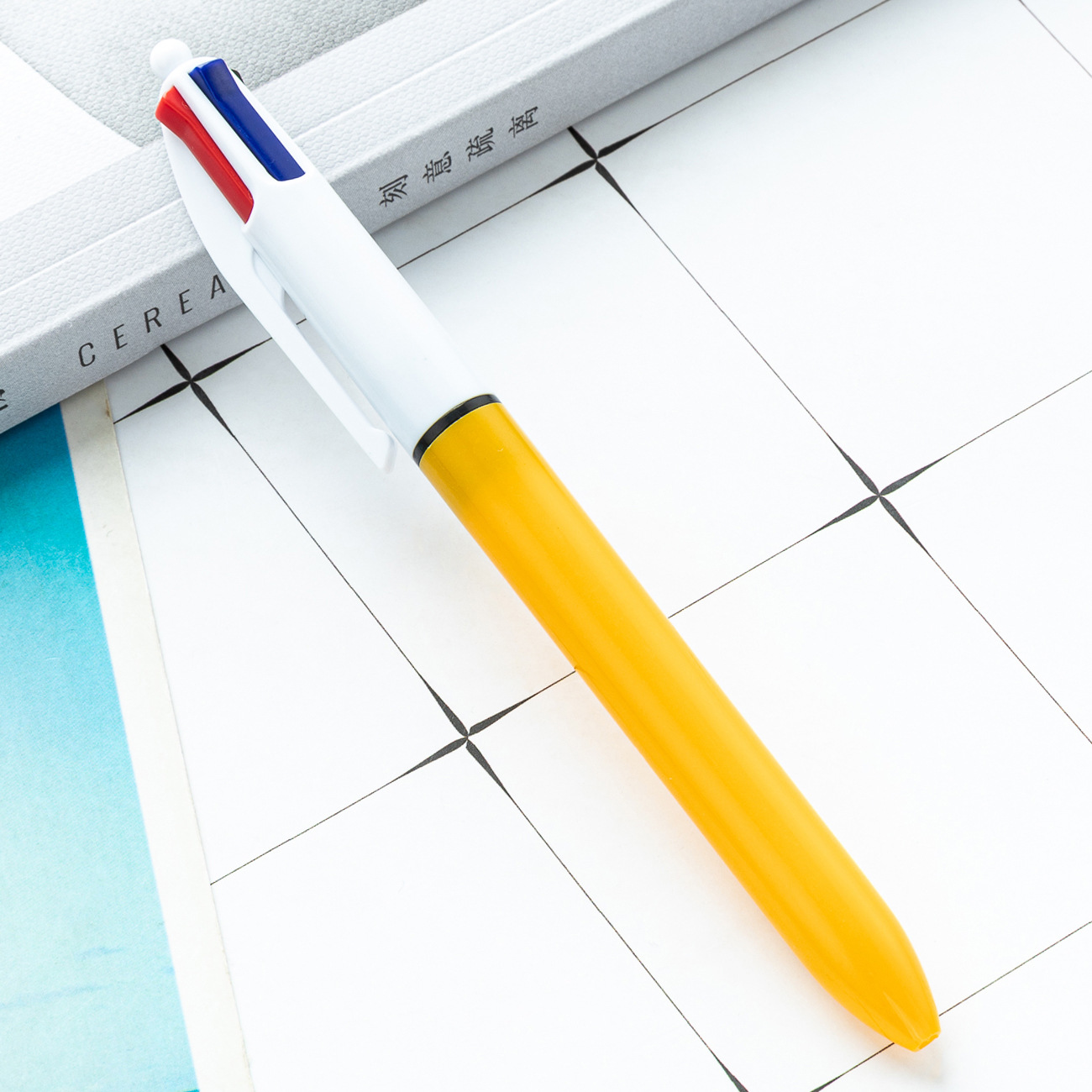 Estudiantes papelería multicolor bolígrafo móvil cuatro en uno bolígrafo manual para tomar notas bolígrafo de plástico bolígrafo mayorista