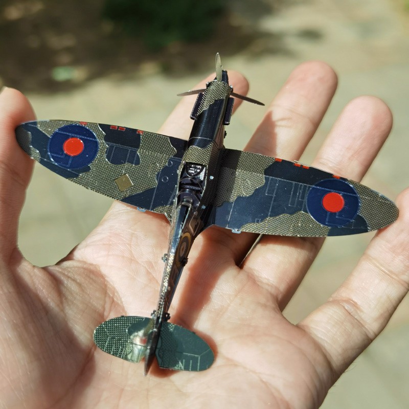 Estatua mágica de acero al por mayor versión de color avión un grupo metal rompecabezas mini 3D tridimensional hecho a mano DIY modelo de montaje