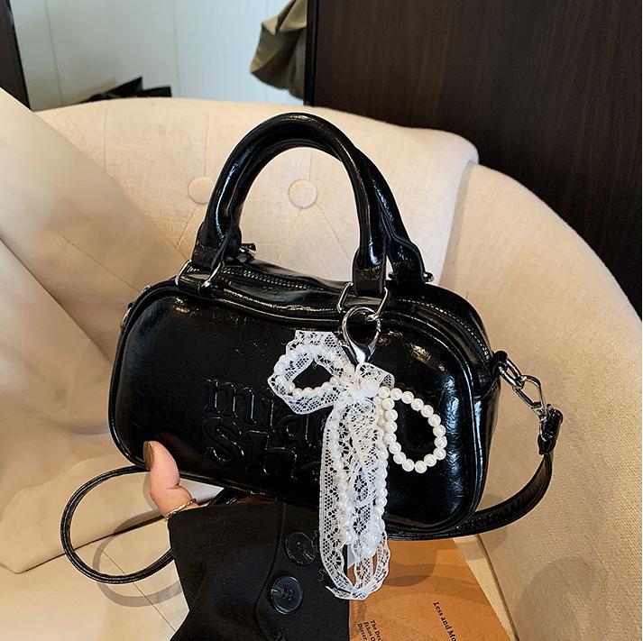 Versión coreana del bolso de bolos de mano para mujer 2025 nuevo bolso de hombro de moda de moda bolso de mensajero popular casual de todo fósforo