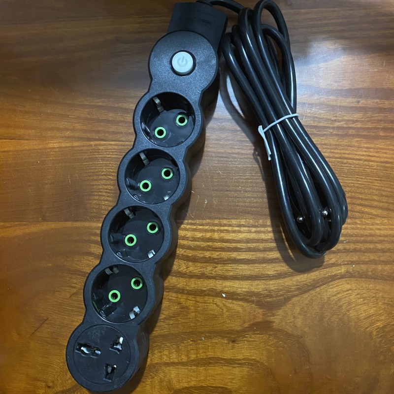 Suministro de enchufes transfronterizos Tablero de enchufes de orificio estándar europeo multifuncional Tablero de arrastre Tablero de enchufes de alta calidad