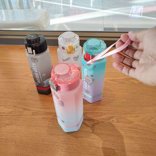 Two-color gradient hexagonal plastic cup with lock buckle portable rope tea partition straight drinking cup 700ml comes with stickers