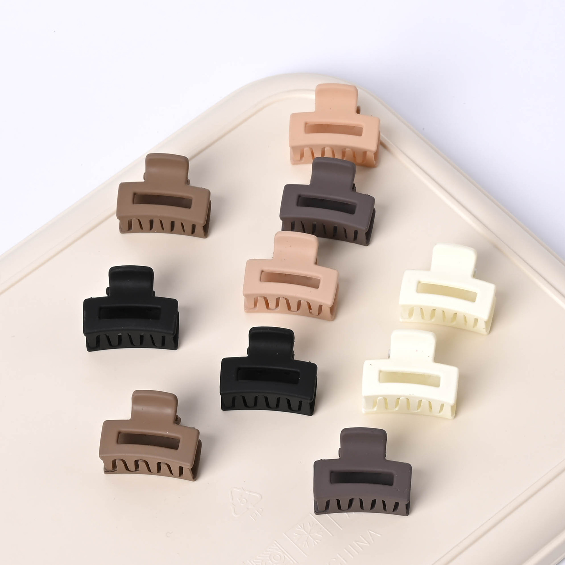 2. 5cm tamaño pequeño mini pinza hueca horquilla cuadrada color caramelo flequillos clip horquilla clip superior Amazon Venta caliente