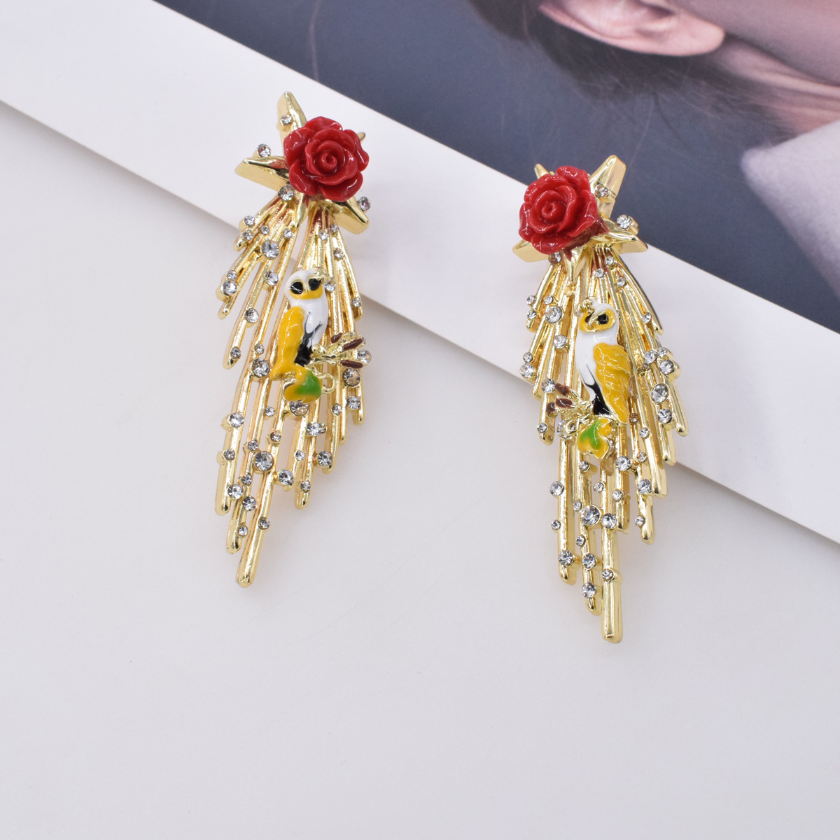 Pendientes Largos De Metal De Flor Color De Rosa Con Borla De Diamantes De Moda display picture 4