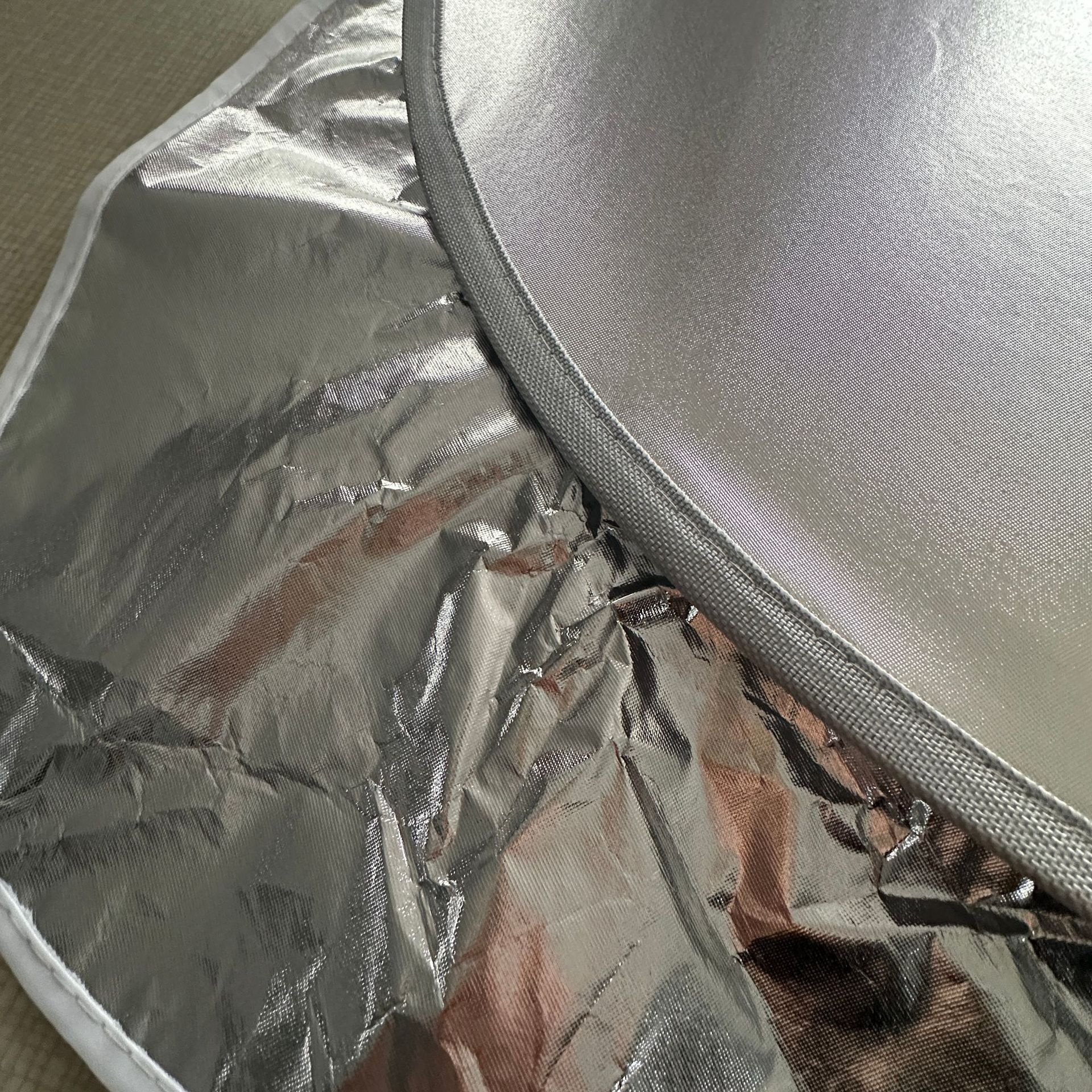 Nuevo automóvil borde de falda de sombra solar aislamiento de protección solar de la película de plantación de acoplamiento solar parabrisas delantero espesamiento de la sombra