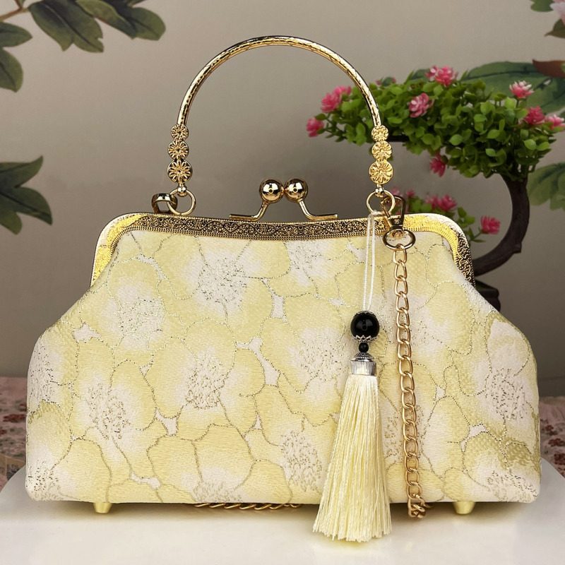 新製品のシンプルなチャイナドレスのカバンを斜めに掛けて三用のハンドバッグを使ってクロスボーダーの女性バッグを持っています。|undefined