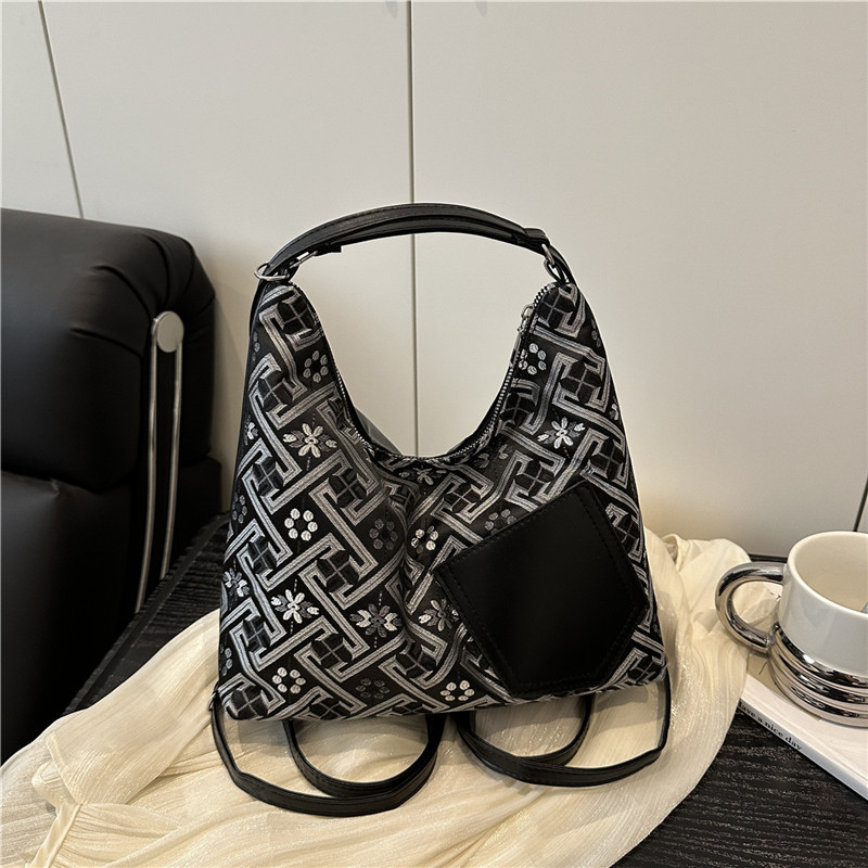 Chinese Style Large Capacity Shoulder Bag For Women Commuting_voghion.com