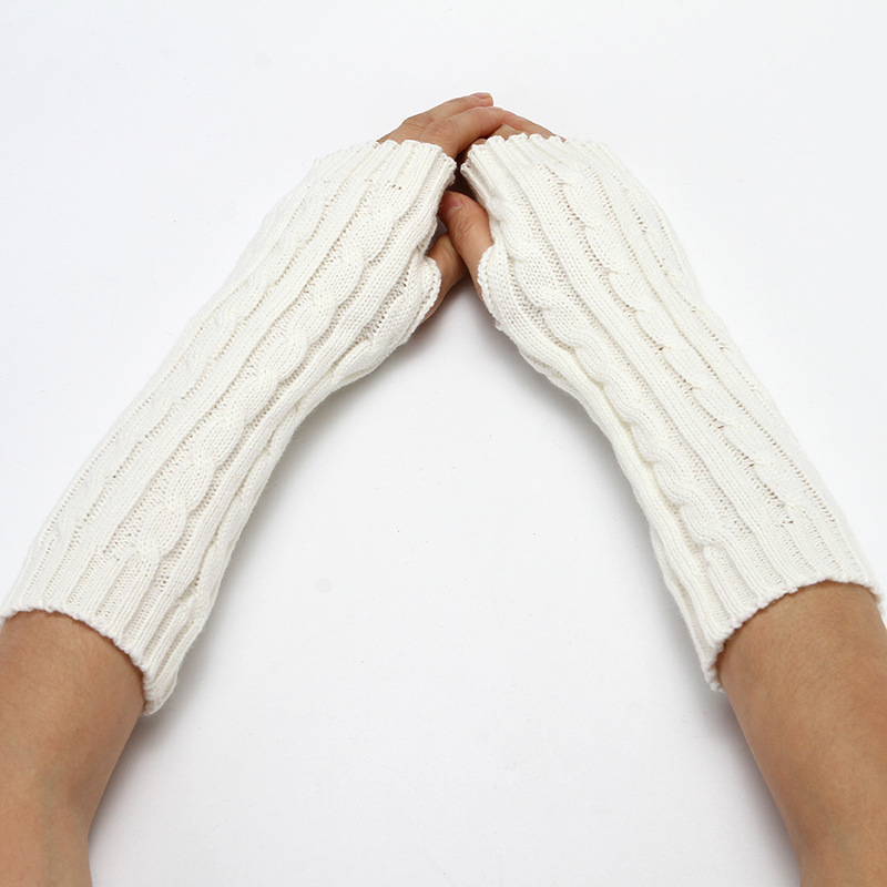 Knitted gloves