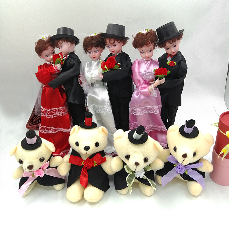 Venta al por mayor de juguete de peluche pareja oso vestido de boda cama muñeca regalo de boda coche muñeca decoración muñeca