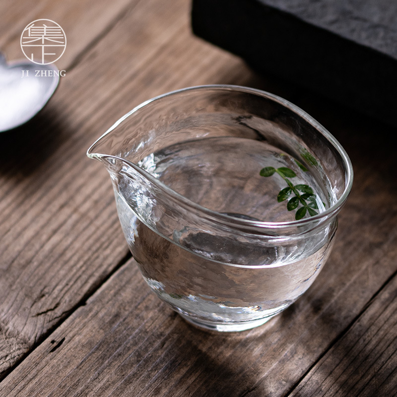 Simple And Small Glass Fair Cup Kung Fu Tea Set Tea Ceremony Tea Divider Zen Uniform Cup Heat-resistant Glass Tea Sea