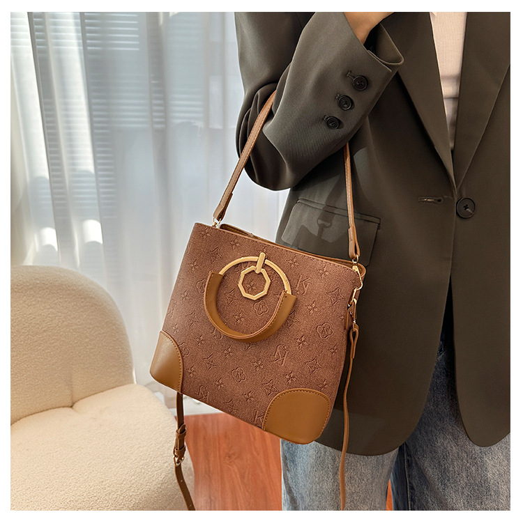 1029g Weight Polyester Lining Material Zipper Closure Type Single Shoulder Strap Strap Type Crossbody Bag Bags Type Casual, Daily, Shopping Occasion Pu Leather Material Letter Pattern All Seasons Season Women's Gender Classic Style Style Bucket Shape Women's Pu Leather Letter Classic Style Bucket Zipper Crossbody Bag 7