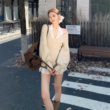 RHGD实拍2025  复古气质设计感辣妹V领针织毛衣+蕾丝吊带连衣短裙