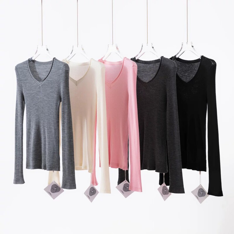 Autumn and winter fine-knit, lightweight 100% merino wool V-neck sweater, slim-fit, simple, and suitable for work, long-sleeved, pullover style, worn as an inner layer