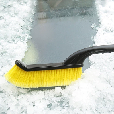 de-icing snow brush, snow shovel — Kempinq və səyahət