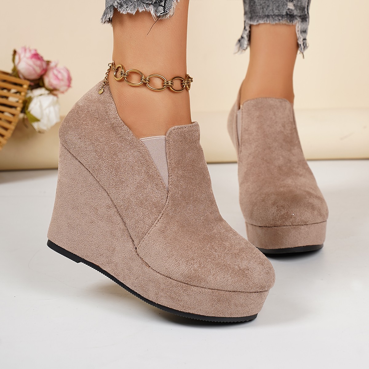 Damen-Plateau-Slipper aus Wildleder mit Keilabsatz im europäisch-amerikanischen Stil_voghion.com